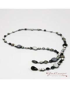 Necklace in Y-shape, black and white