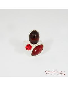 Ring, 3 glass stones, red-mix