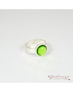 Ring, small with shining glass stone, apple green